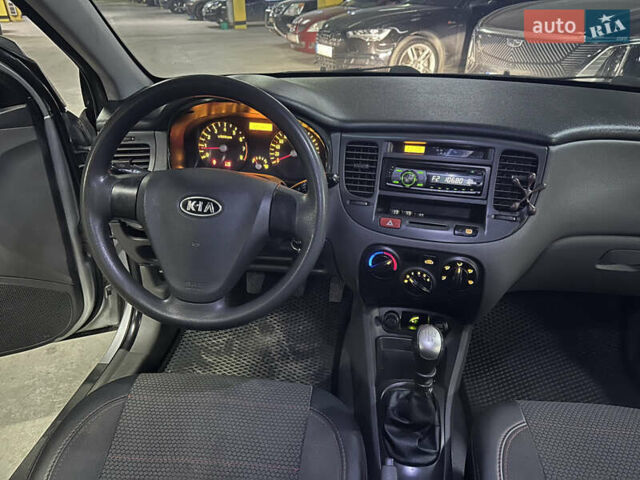 Серый Киа Рио, объемом двигателя 1.4 л и пробегом 220 тыс. км за 3400 $, фото 22 на Automoto.ua