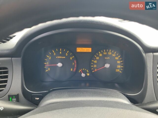 Серый Киа Рио, объемом двигателя 1.4 л и пробегом 230 тыс. км за 4999 $, фото 8 на Automoto.ua