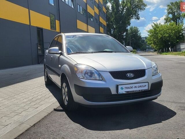 Серый Киа Рио, объемом двигателя 1.4 л и пробегом 224 тыс. км за 3500 $, фото 5 на Automoto.ua