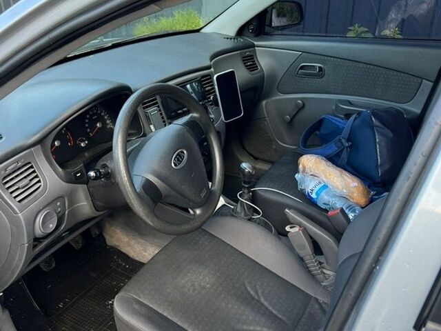 Сірий Кіа Ріо, об'ємом двигуна 1.4 л та пробігом 218 тис. км за 4500 $, фото 7 на Automoto.ua