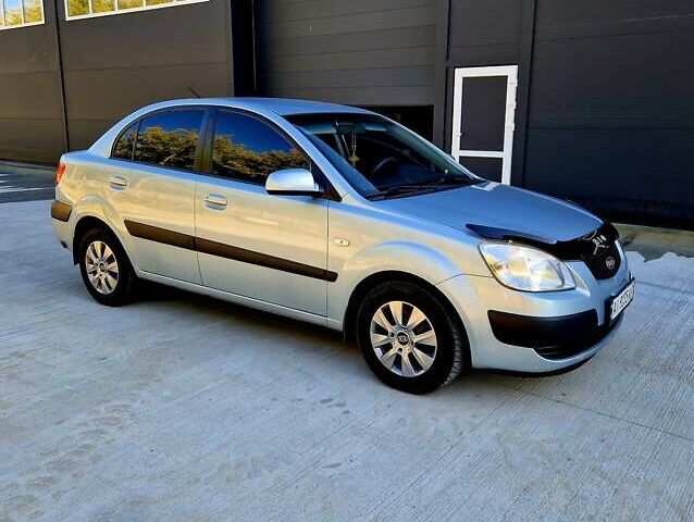 Сірий Кіа Ріо, об'ємом двигуна 1.4 л та пробігом 363 тис. км за 3800 $, фото 8 на Automoto.ua