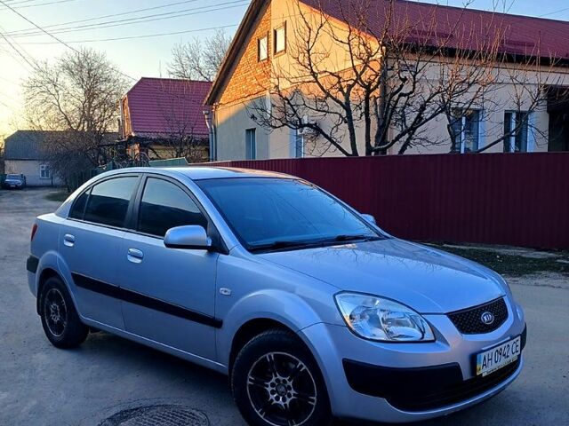 Серый Киа Рио, объемом двигателя 1.4 л и пробегом 200 тыс. км за 3999 $, фото 7 на Automoto.ua