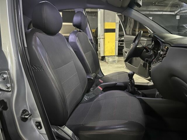 Серый Киа Рио, объемом двигателя 1.4 л и пробегом 220 тыс. км за 3700 $, фото 11 на Automoto.ua