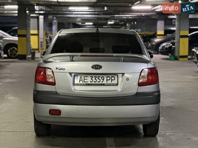 Серый Киа Рио, объемом двигателя 1.4 л и пробегом 220 тыс. км за 3400 $, фото 6 на Automoto.ua