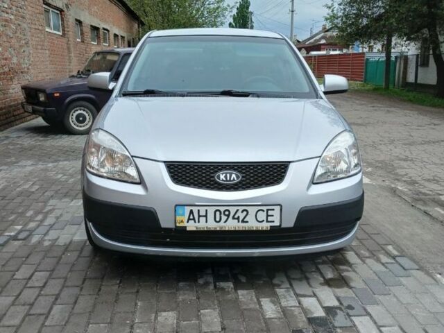 Серый Киа Рио, объемом двигателя 1.4 л и пробегом 240 тыс. км за 3950 $, фото 2 на Automoto.ua