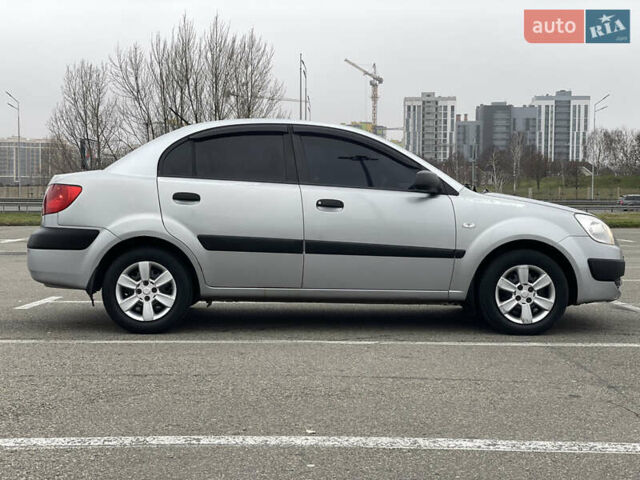 Серый Киа Рио, объемом двигателя 1.4 л и пробегом 272 тыс. км за 3400 $, фото 2 на Automoto.ua