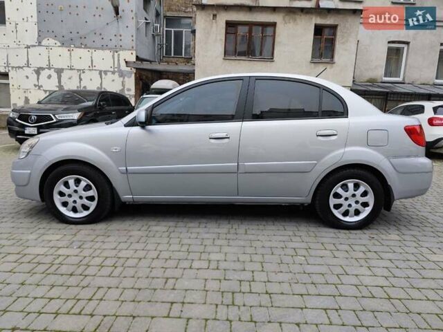 Серый Киа Рио, объемом двигателя 1.4 л и пробегом 94 тыс. км за 4900 $, фото 3 на Automoto.ua