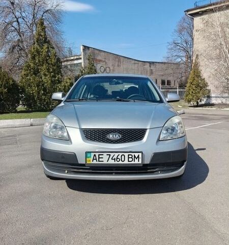 Серый Киа Рио, объемом двигателя 1.4 л и пробегом 297 тыс. км за 4500 $, фото 1 на Automoto.ua