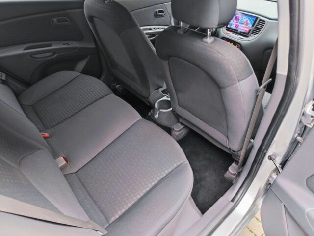 Сірий Кіа Ріо, об'ємом двигуна 1.4 л та пробігом 94 тис. км за 4900 $, фото 4 на Automoto.ua