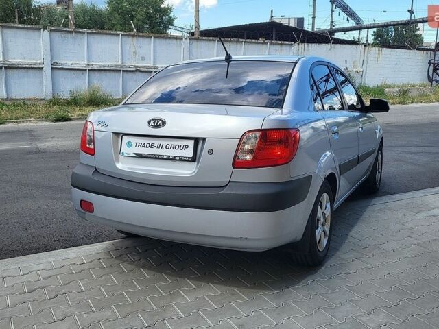 Серый Киа Рио, объемом двигателя 1.4 л и пробегом 224 тыс. км за 3500 $, фото 9 на Automoto.ua