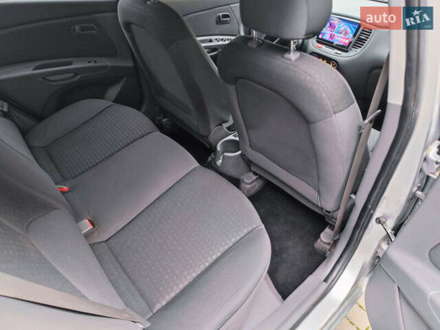 Серый Киа Рио, объемом двигателя 1.4 л и пробегом 94 тыс. км за 4900 $, фото 39 на Automoto.ua