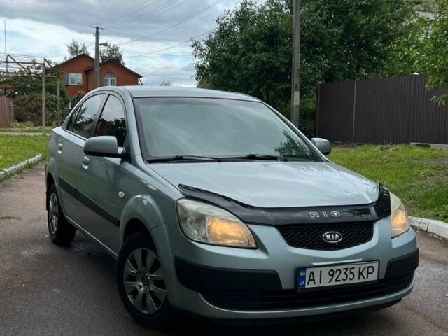 Сірий Кіа Ріо, об'ємом двигуна 1.4 л та пробігом 300 тис. км за 4200 $, фото 1 на Automoto.ua