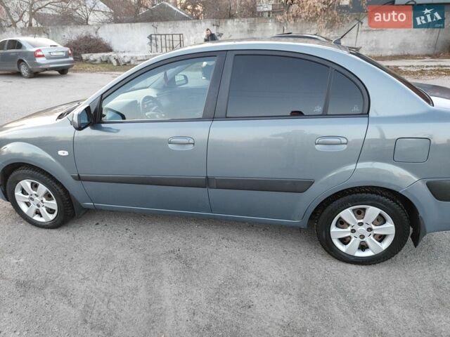 Серый Киа Рио, объемом двигателя 1.6 л и пробегом 140 тыс. км за 4490 $, фото 3 на Automoto.ua