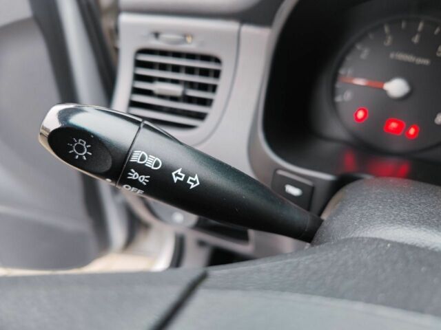 Сірий Кіа Ріо, об'ємом двигуна 1.4 л та пробігом 94 тис. км за 4900 $, фото 3 на Automoto.ua