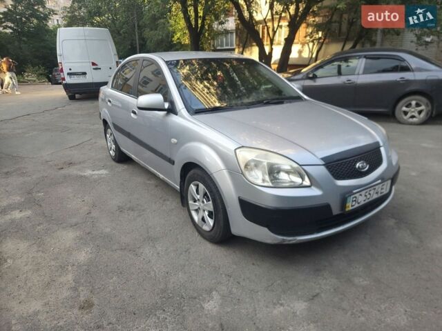 Серый Киа Рио, объемом двигателя 1.4 л и пробегом 306 тыс. км за 2700 $, фото 1 на Automoto.ua