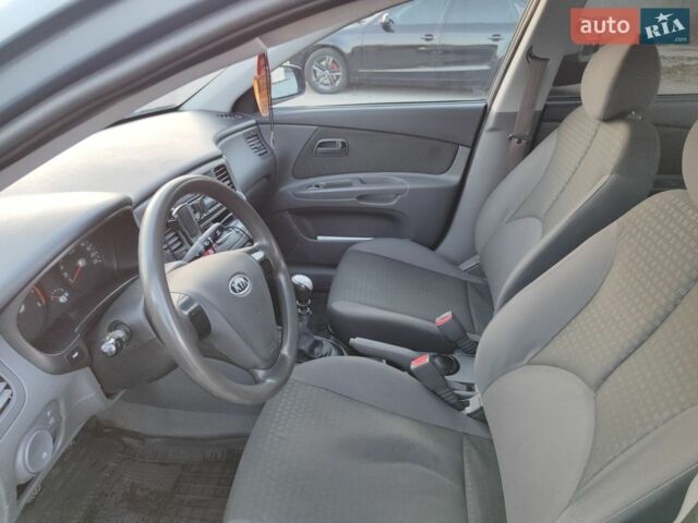 Серый Киа Рио, объемом двигателя 1.6 л и пробегом 140 тыс. км за 4490 $, фото 5 на Automoto.ua