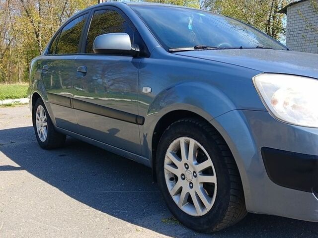 Сірий Кіа Ріо, об'ємом двигуна 1.5 л та пробігом 290 тис. км за 4600 $, фото 5 на Automoto.ua