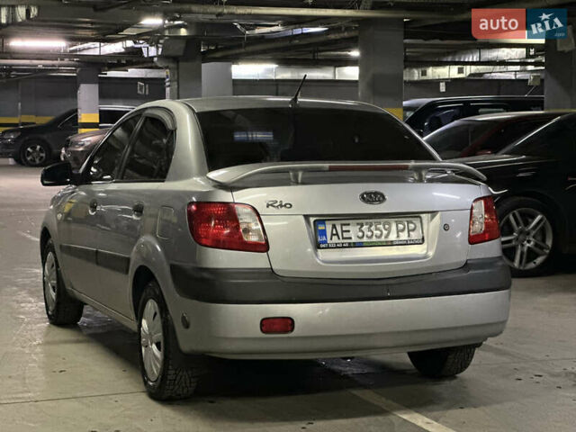 Серый Киа Рио, объемом двигателя 1.4 л и пробегом 220 тыс. км за 3400 $, фото 7 на Automoto.ua