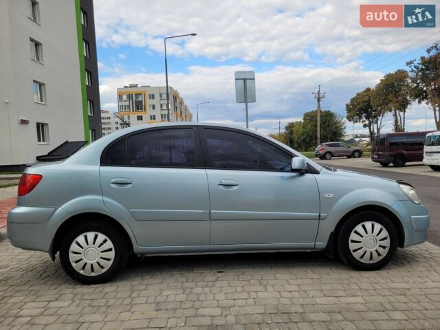 Серый Киа Рио, объемом двигателя 1.4 л и пробегом 230 тыс. км за 4999 $, фото 2 на Automoto.ua