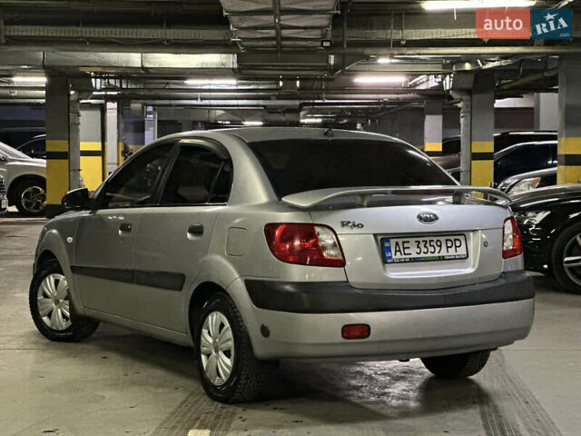 Серый Киа Рио, объемом двигателя 1.4 л и пробегом 220 тыс. км за 3400 $, фото 8 на Automoto.ua