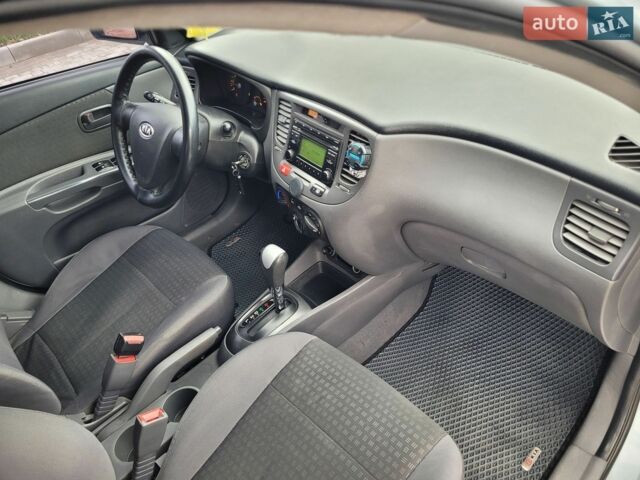Серый Киа Рио, объемом двигателя 1.4 л и пробегом 230 тыс. км за 4999 $, фото 34 на Automoto.ua