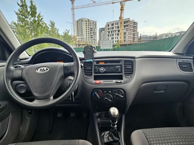 Серый Киа Рио, объемом двигателя 1.3 л и пробегом 160 тыс. км за 4300 $, фото 16 на Automoto.ua