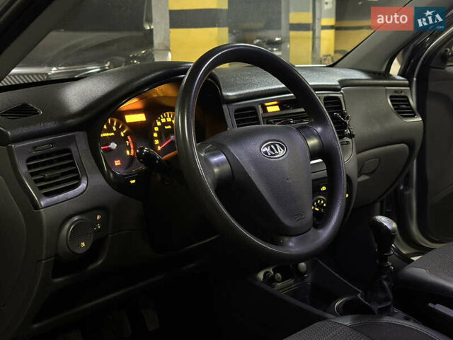 Серый Киа Рио, объемом двигателя 1.4 л и пробегом 220 тыс. км за 3400 $, фото 11 на Automoto.ua