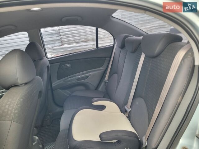 Серый Киа Рио, объемом двигателя 1.4 л и пробегом 230 тыс. км за 4999 $, фото 33 на Automoto.ua