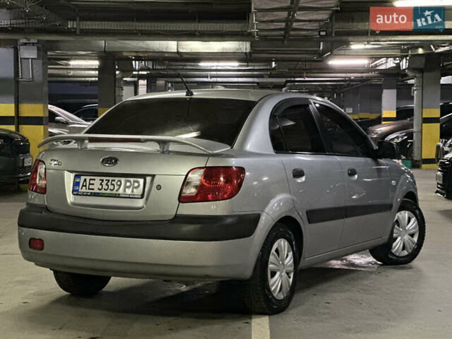 Серый Киа Рио, объемом двигателя 1.4 л и пробегом 220 тыс. км за 3400 $, фото 1 на Automoto.ua