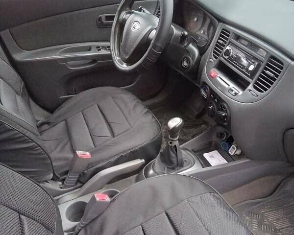 Серый Киа Рио, объемом двигателя 1.4 л и пробегом 247 тыс. км за 3700 $, фото 6 на Automoto.ua