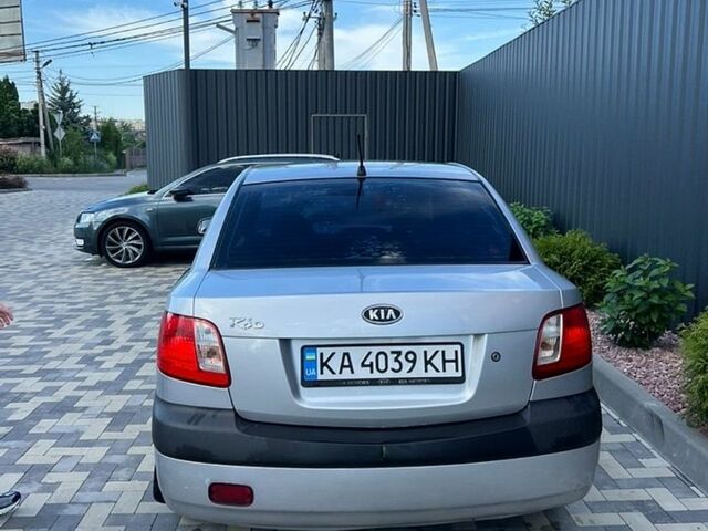 Сірий Кіа Ріо, об'ємом двигуна 1.4 л та пробігом 218 тис. км за 4500 $, фото 4 на Automoto.ua