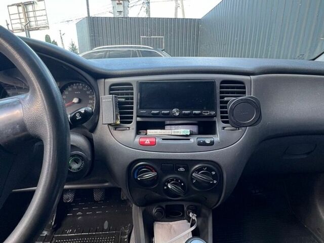 Сірий Кіа Ріо, об'ємом двигуна 1.4 л та пробігом 218 тис. км за 4500 $, фото 6 на Automoto.ua