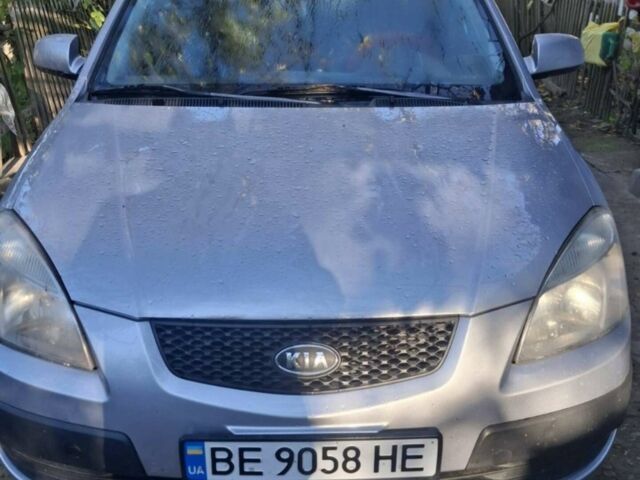 Серый Киа Рио, объемом двигателя 1.4 л и пробегом 280 тыс. км за 3700 $, фото 2 на Automoto.ua