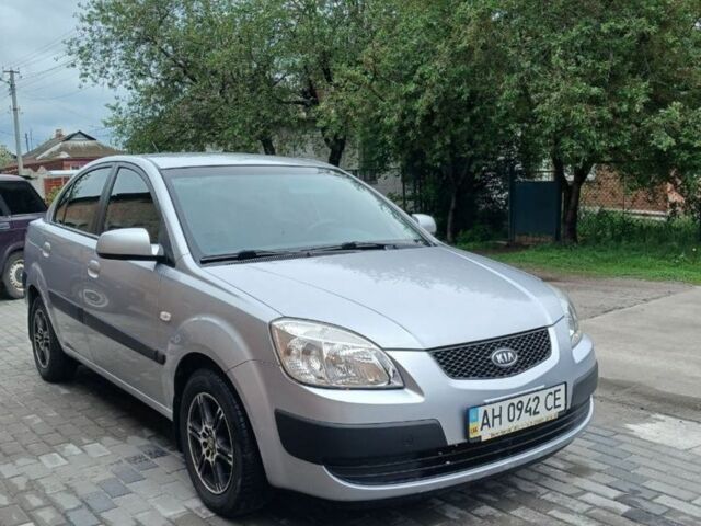 Серый Киа Рио, объемом двигателя 1.4 л и пробегом 240 тыс. км за 3950 $, фото 1 на Automoto.ua