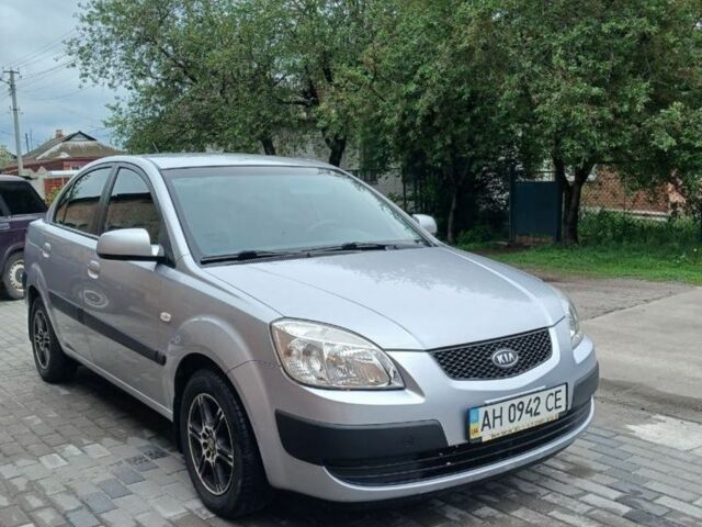 Сірий Кіа Ріо, об'ємом двигуна 1.4 л та пробігом 240 тис. км за 3950 $, фото 1 на Automoto.ua