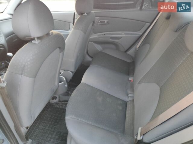 Серый Киа Рио, объемом двигателя 1.6 л и пробегом 140 тыс. км за 4490 $, фото 4 на Automoto.ua