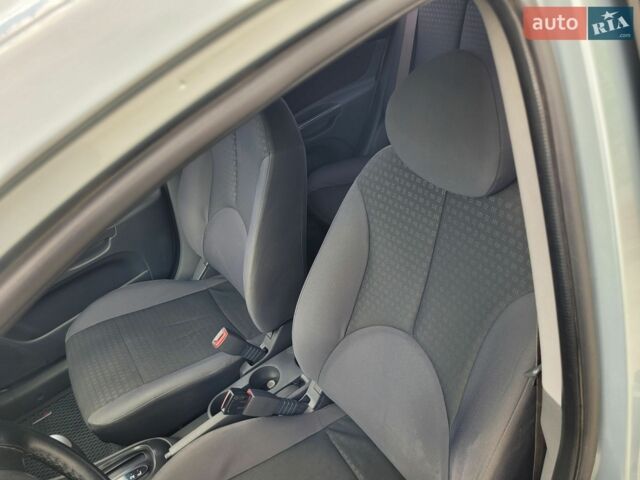 Серый Киа Рио, объемом двигателя 1.4 л и пробегом 230 тыс. км за 4999 $, фото 30 на Automoto.ua
