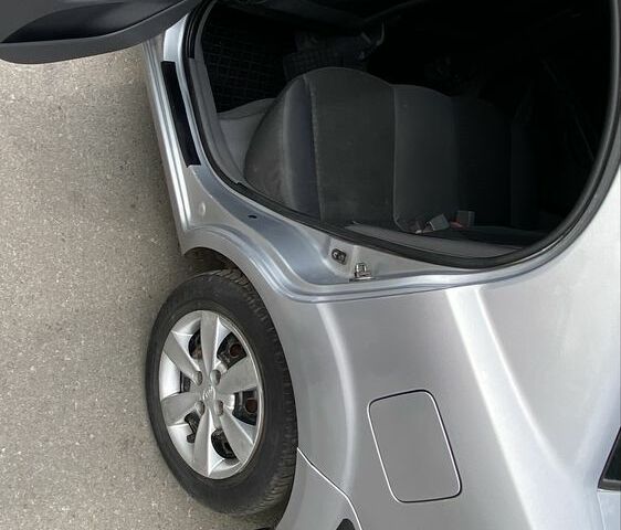 Сірий Кіа Ріо, об'ємом двигуна 1.4 л та пробігом 307 тис. км за 3446 $, фото 10 на Automoto.ua