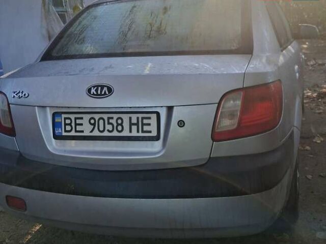 Сірий Кіа Ріо, об'ємом двигуна 1.4 л та пробігом 275 тис. км за 3700 $, фото 1 на Automoto.ua