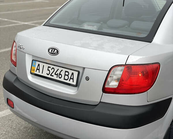Серый Киа Рио, объемом двигателя 1.4 л и пробегом 272 тыс. км за 3400 $, фото 4 на Automoto.ua
