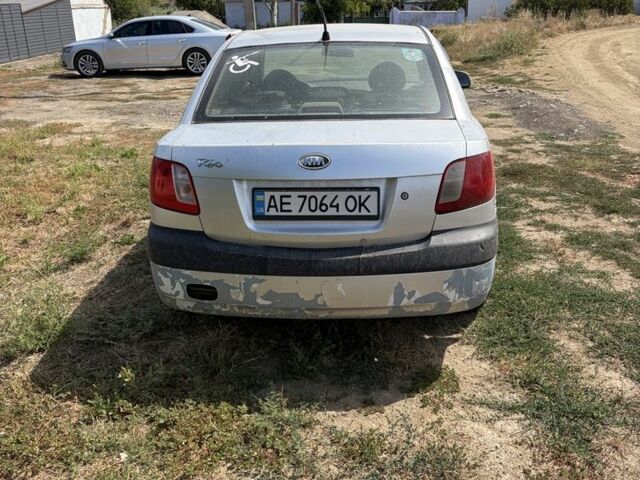 Серый Киа Рио, объемом двигателя 1.3 л и пробегом 216 тыс. км за 1904 $, фото 3 на Automoto.ua