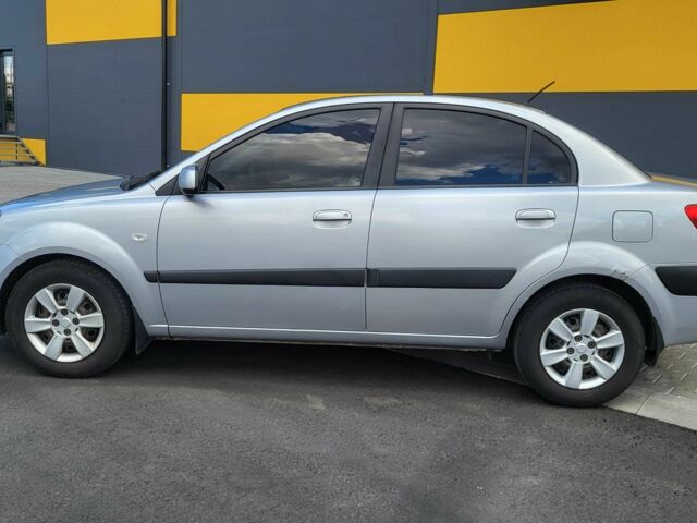 Серый Киа Рио, объемом двигателя 1.4 л и пробегом 224 тыс. км за 3487 $, фото 13 на Automoto.ua