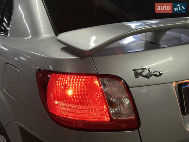 Серый Киа Рио, объемом двигателя 1.4 л и пробегом 220 тыс. км за 3400 $, фото 38 на Automoto.ua