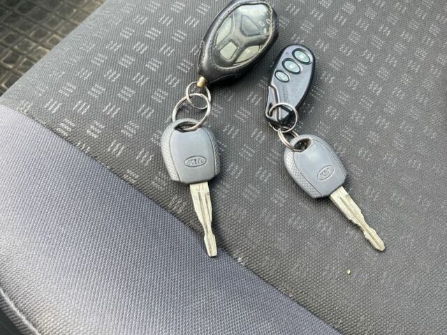 Серый Киа Рио, объемом двигателя 1.5 л и пробегом 137 тыс. км за 4500 $, фото 8 на Automoto.ua