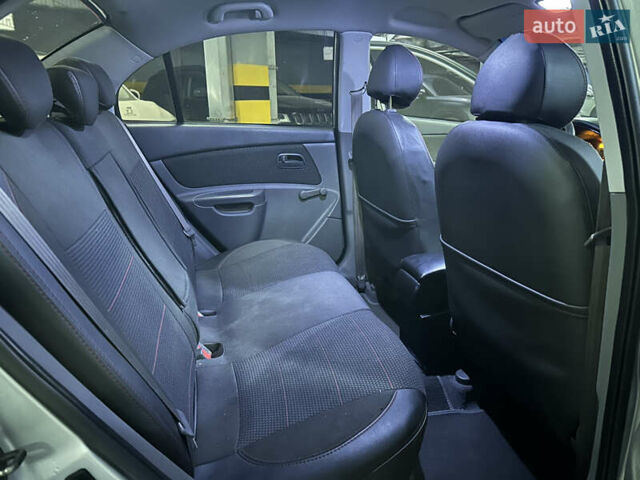 Серый Киа Рио, объемом двигателя 1.4 л и пробегом 220 тыс. км за 3400 $, фото 16 на Automoto.ua