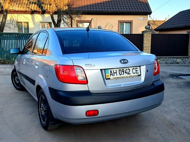 Серый Киа Рио, объемом двигателя 1.4 л и пробегом 200 тыс. км за 4000 $, фото 4 на Automoto.ua