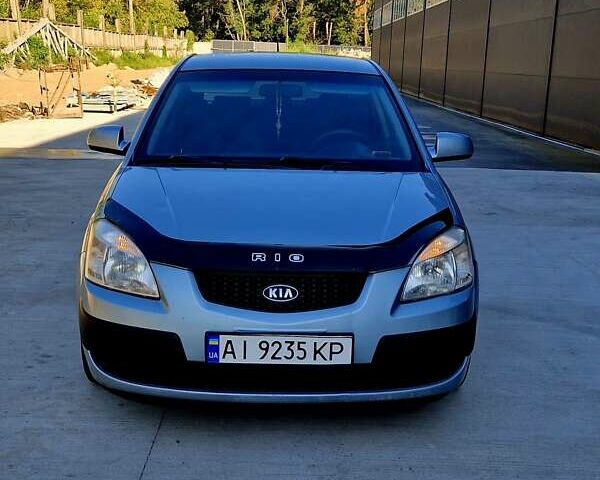 Сірий Кіа Ріо, об'ємом двигуна 1.4 л та пробігом 363 тис. км за 3800 $, фото 9 на Automoto.ua