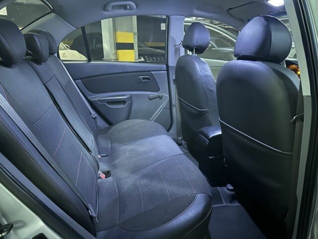 Серый Киа Рио, объемом двигателя 1.4 л и пробегом 220 тыс. км за 3700 $, фото 9 на Automoto.ua