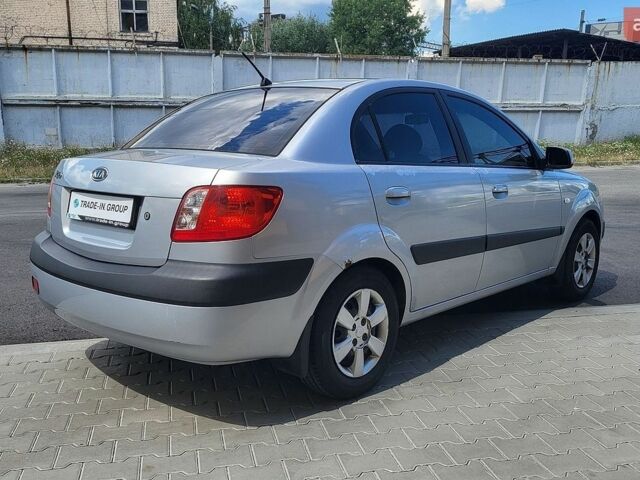 Серый Киа Рио, объемом двигателя 1.4 л и пробегом 224 тыс. км за 3500 $, фото 8 на Automoto.ua