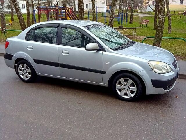 Серый Киа Рио, объемом двигателя 1.4 л и пробегом 247 тыс. км за 3700 $, фото 2 на Automoto.ua